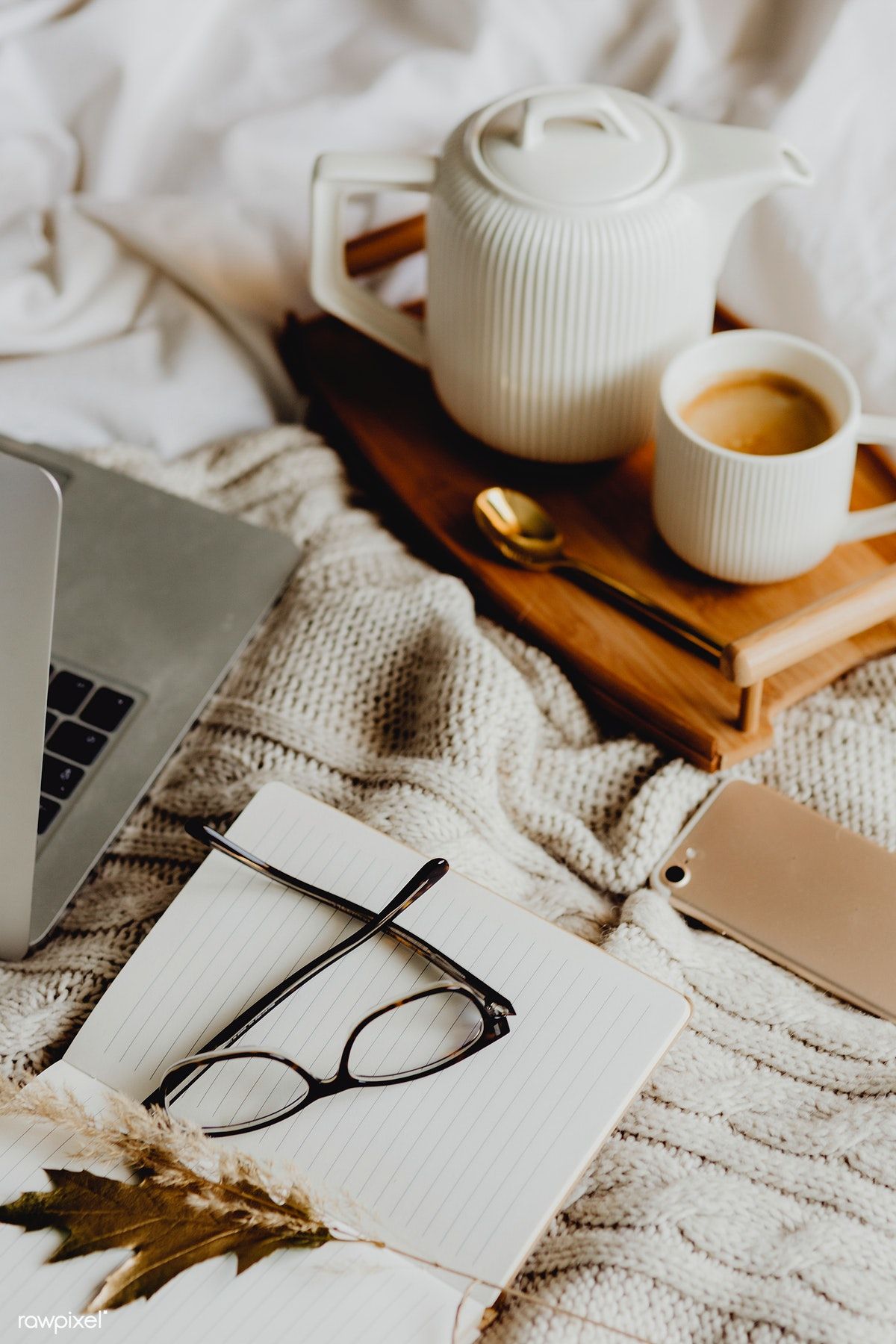 Slider Lifestyle Loungewear Download premium image of Working in bed with a laptop and coffee 540925